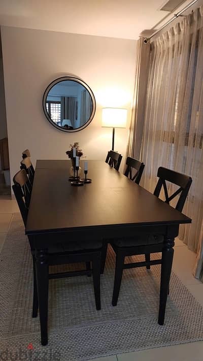 Ikea 6 seater extendable dining table in excellent condition.