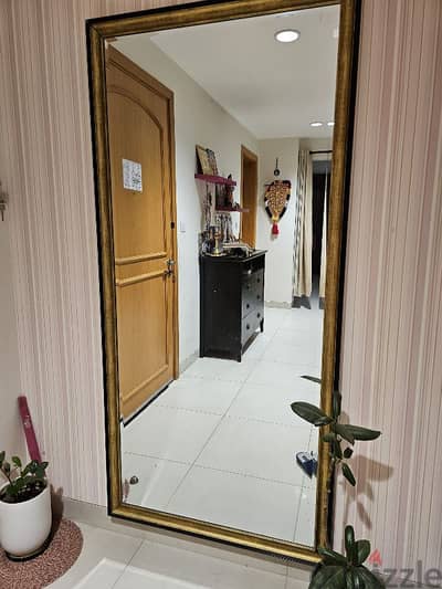 full length mirror in excellent condition