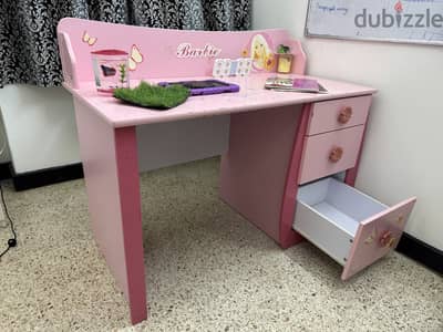 Pink study table