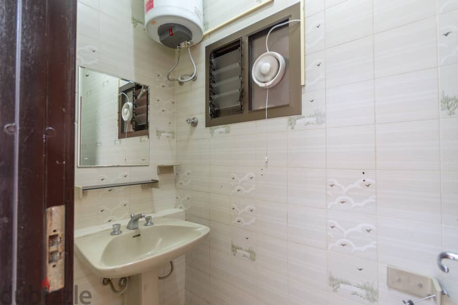 2 BHK Flat in CBD area Ruwi 11