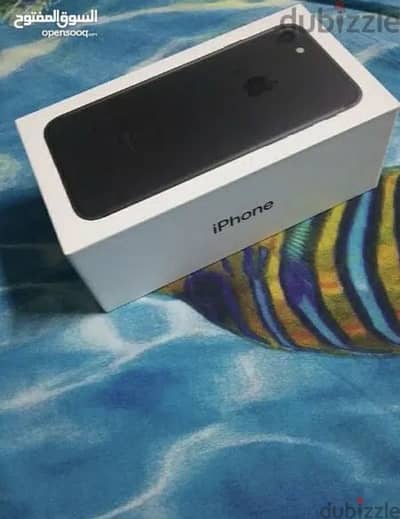 iPhone 7 with box and Apple Accessories (IOS 15.8. 4)