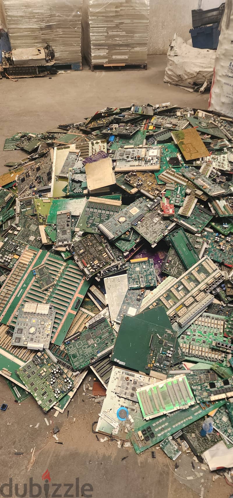we are Buying all  eletronics in scrap ws 99773092 cal 4