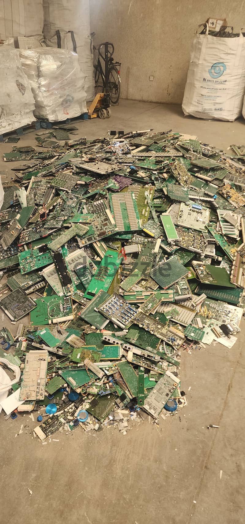we are Buying all  eletronics in scrap ws 99773092 cal 5