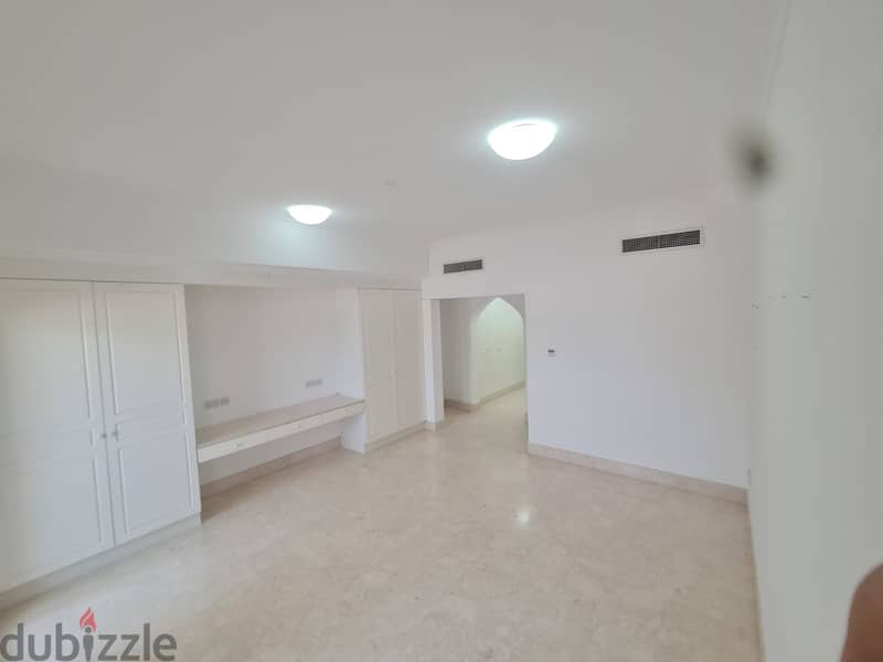 ADV906**4BHK Villa in a comples in shatti qurum 8