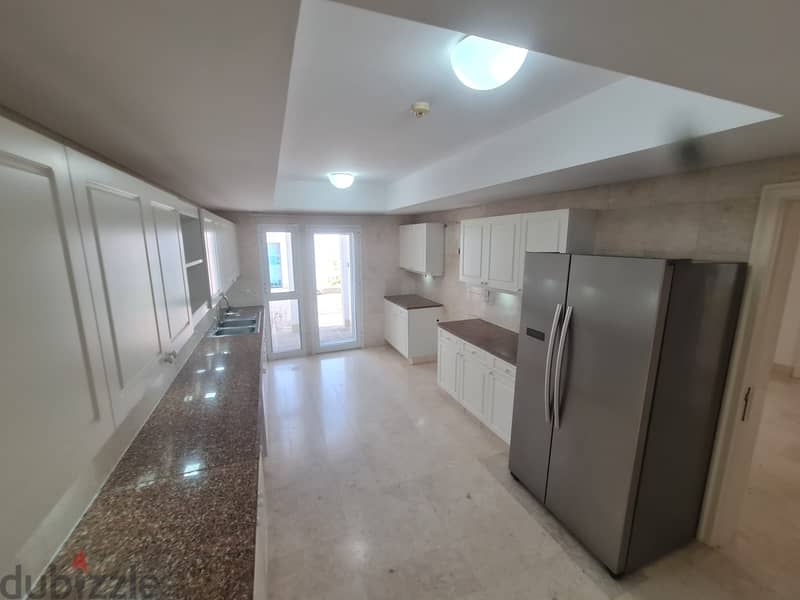 ADV906**4BHK Villa in a comples in shatti qurum 16
