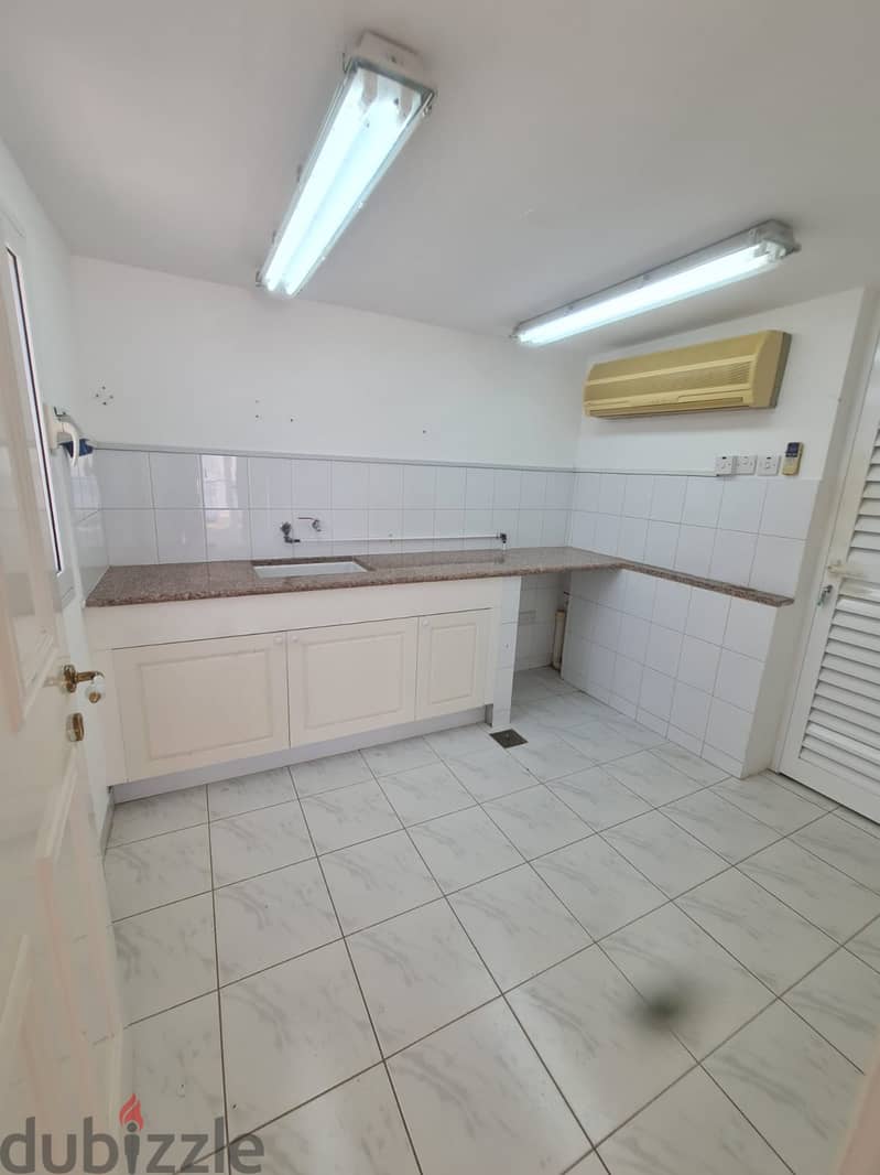 ADV906**4BHK Villa in a comples in shatti qurum 18