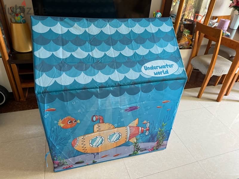 KID HUT EXCELLENT CONDITION 2