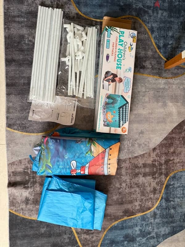 KID HUT EXCELLENT CONDITION 3