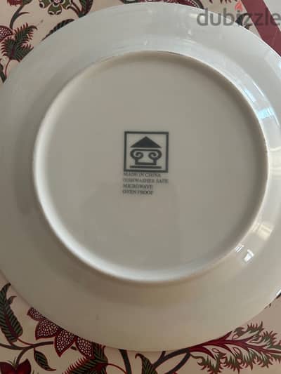 dinner set for 4