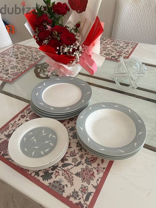 dinner set for 4 1
