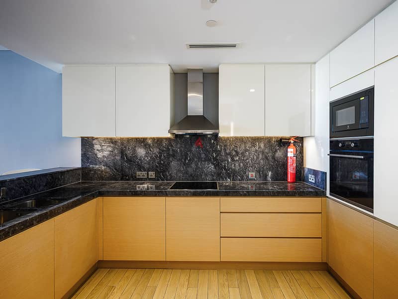 Exquisite 2-bedroom with direct sea view 5