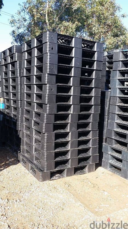 we have all types plastic pallets wooden pallets 1