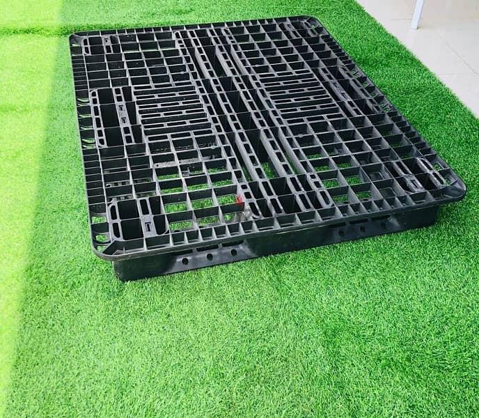 PLASTIC PALLETS 2