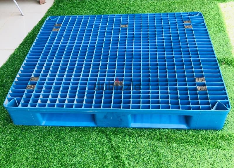 PLASTIC PALLETS 3