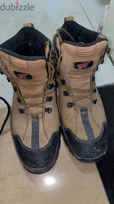 Red wing safety shose 3228