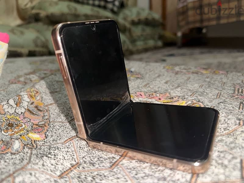 PERFECT CONDITION Z FLIP4 256gb… 1