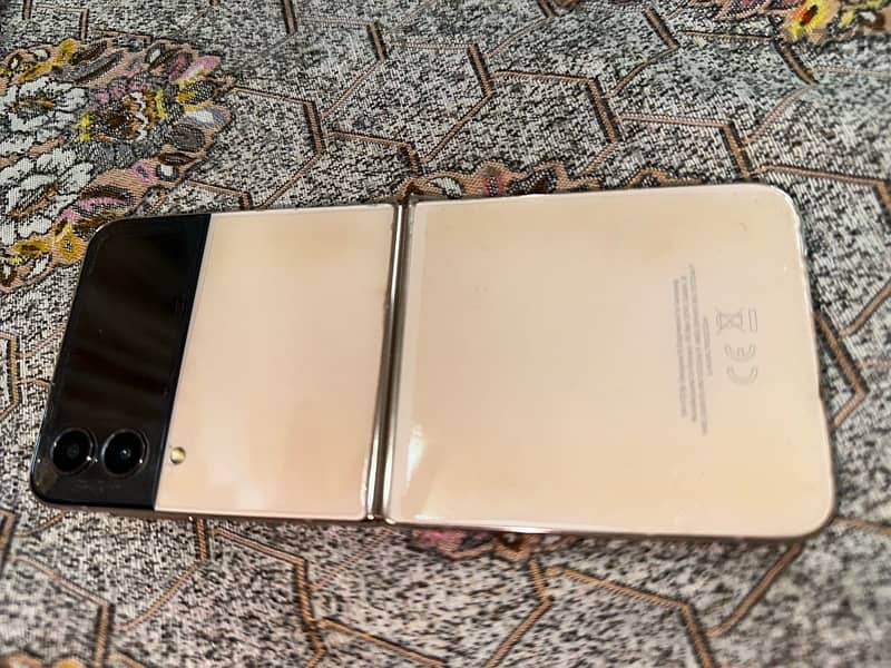 PERFECT CONDITION Z FLIP4 256gb… 2