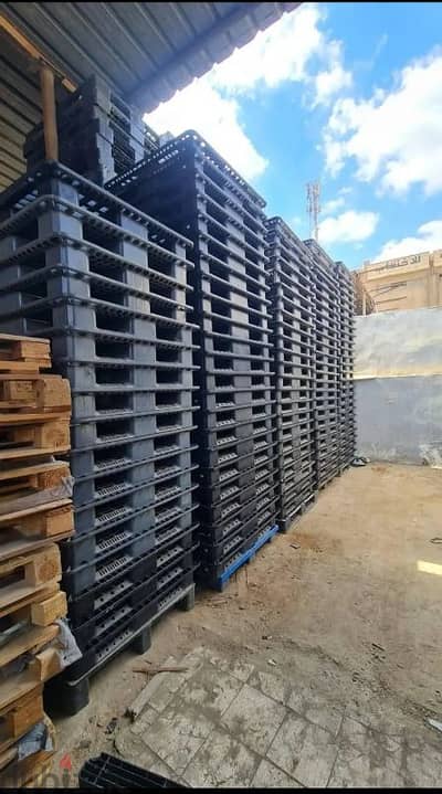 we have all types plastic and wooden pallets sale and purchase