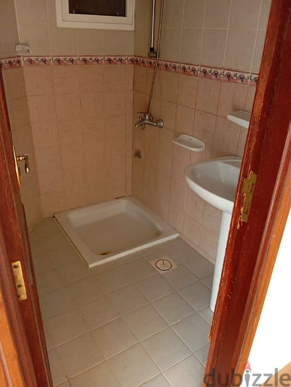 Bed space female available,10+ facilities only for Ladies room 8