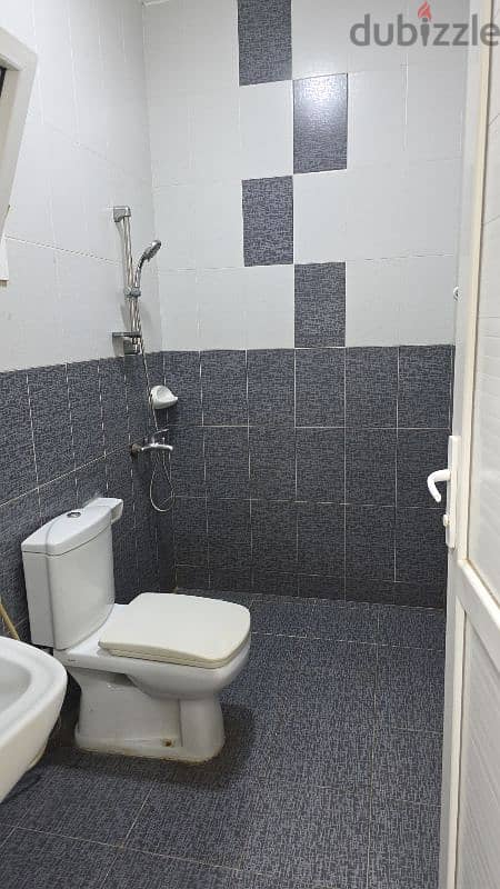 room with bathroom,common kitchen 1
