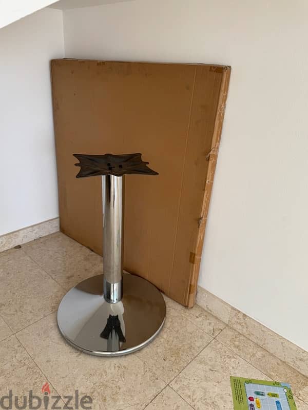 Circle 4-6 seats dining table strong wood and metal 1