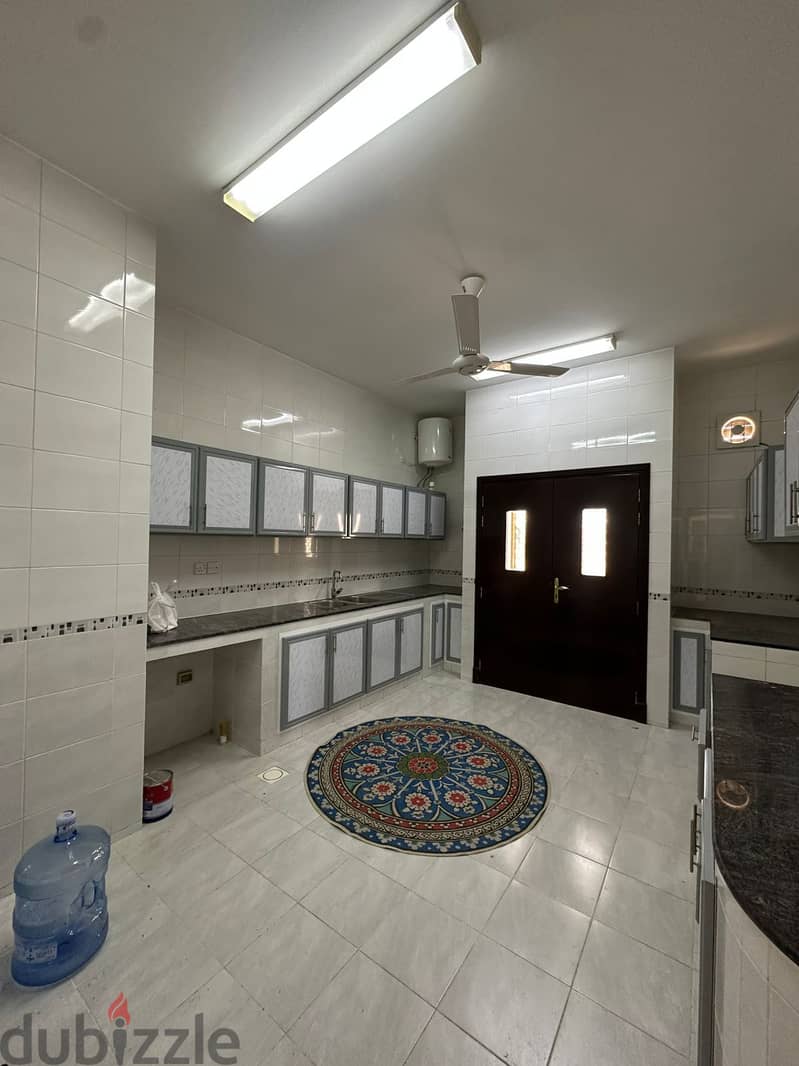 Villa For Rent Al Qurum فيلا للإيجار في القرم SR-RA--1095 16