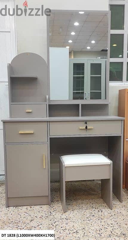 New dressing table available. all r not same degsin and not same price 5