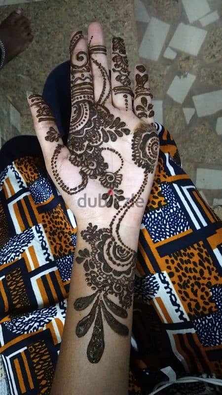 Henna Artist 2