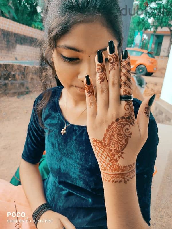Henna Artist 3
