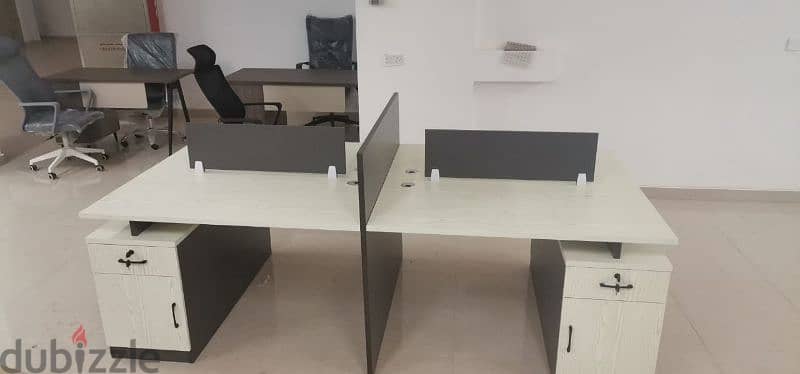 Workstationمنطقة عمل مناطق عمل work area meeting table طاولة اجتماع 3