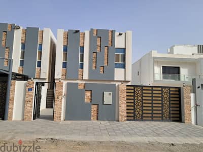 فيلا للبيع ممتازة فى العامرات (مرتفعات التاسعة)