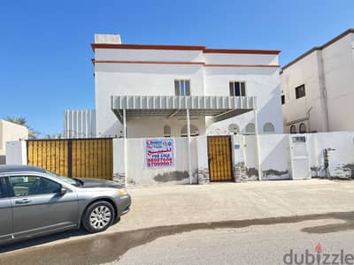 فيلا للبيع -المعبيلة الجنوبية قريبة من محطة تعبئة المياه ودوار النبراس