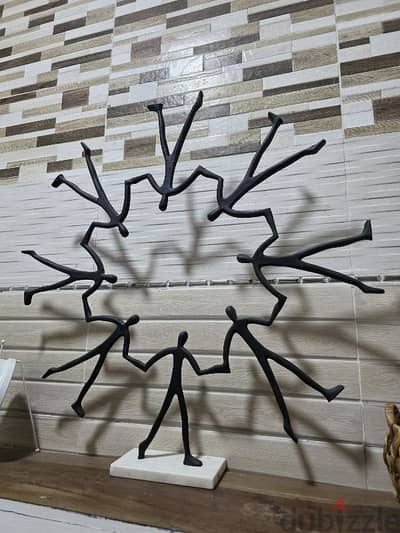 Humanity metal decor from Homecenter