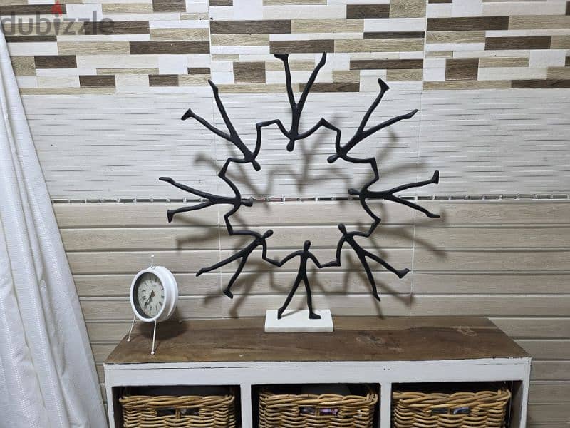 Humanity metal decor from Homecenter 1