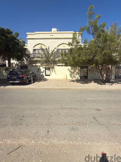 توين فيلا 18 نوفمبر العذيبة للبيع villa 18 November alathaiba for sale