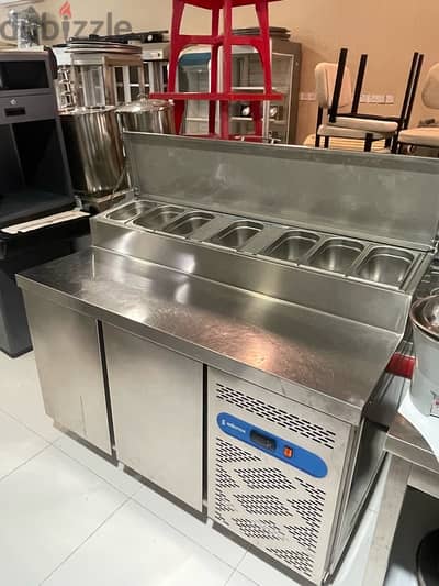 Table top chiller with salad bar
