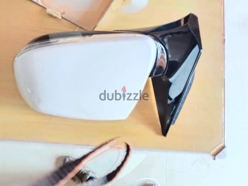 Brand New Original Hyundai Santa Fe Left Side Mirror with Sensor ) 1