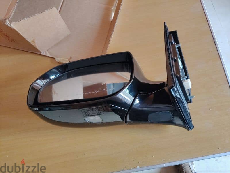 Brand New Original Hyundai Santa Fe Left Side Mirror with Sensor ) 3