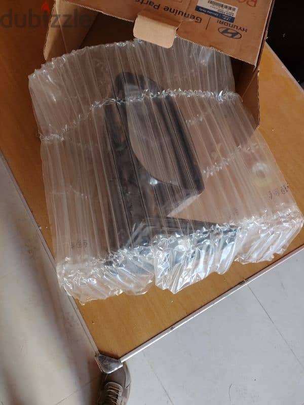Brand New Original Hyundai Santa Fe Left Side Mirror with Sensor ) 4