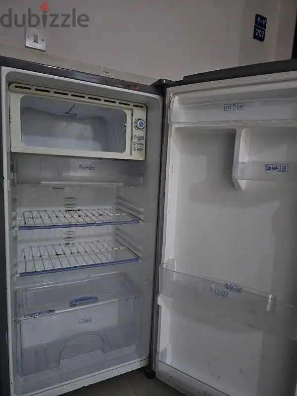 Fridge for Sale - medium Size - expat leaving