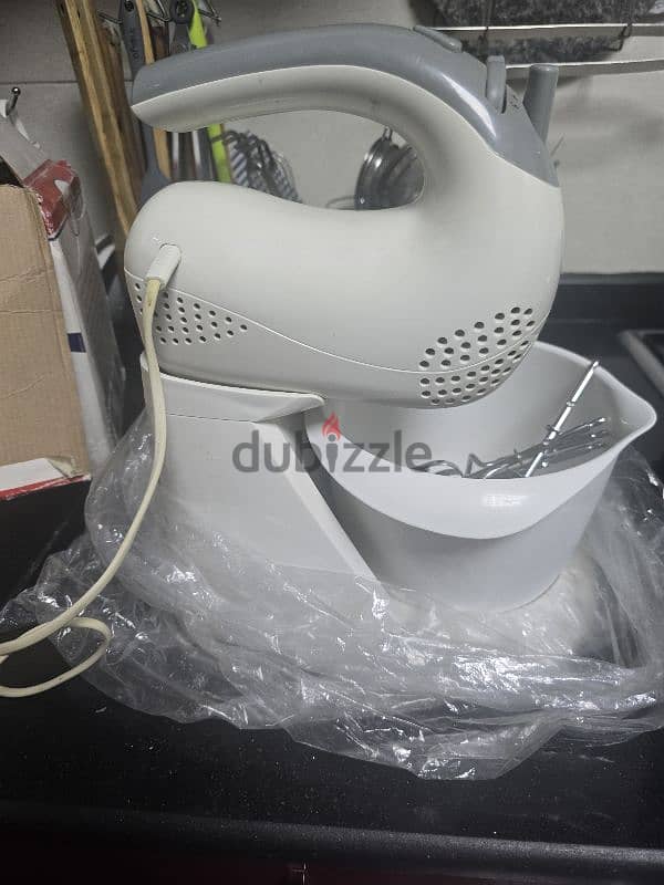 Used only once Stand mixer for kneading,mixing & whipping 1