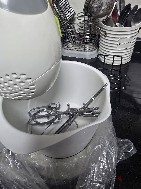 Used only once Stand mixer for kneading,mixing & whipping 2