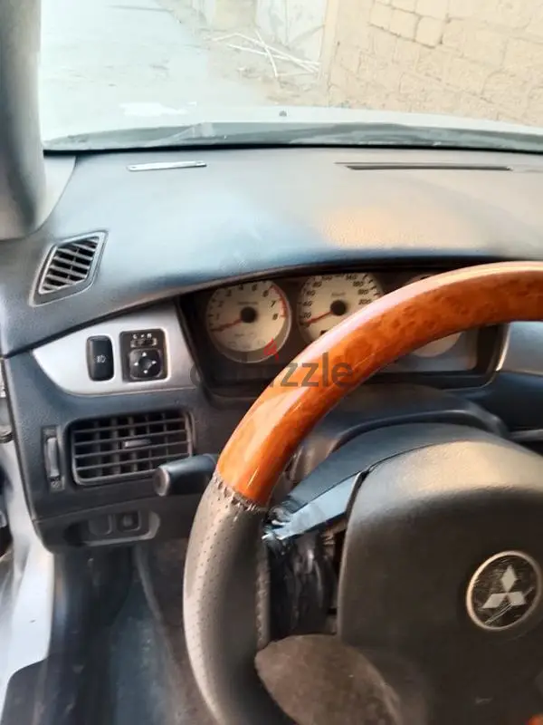 ميتسوبيشي لانسر 200664868378692995122