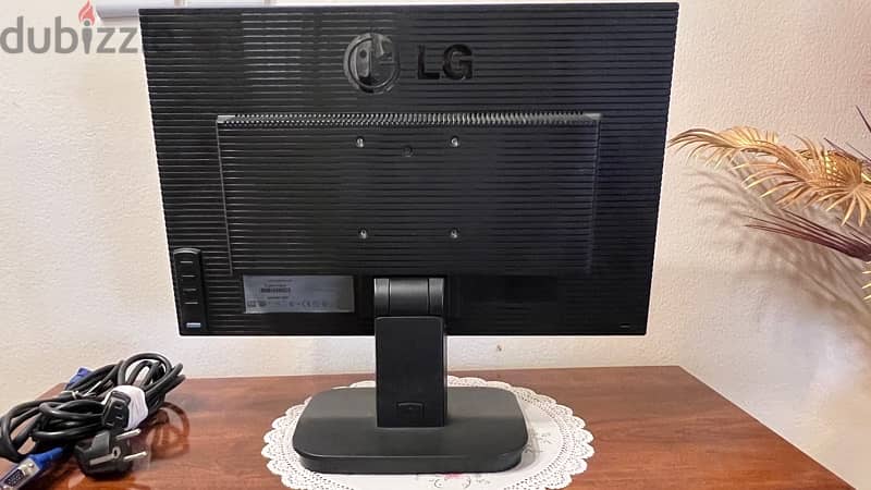 17" LG Flat Screen Monitor 1