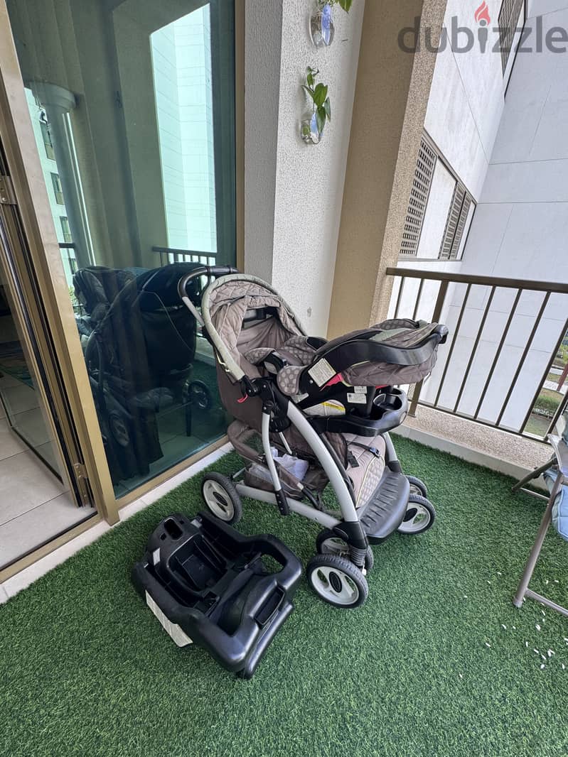 Graco Stroller with car seat 1