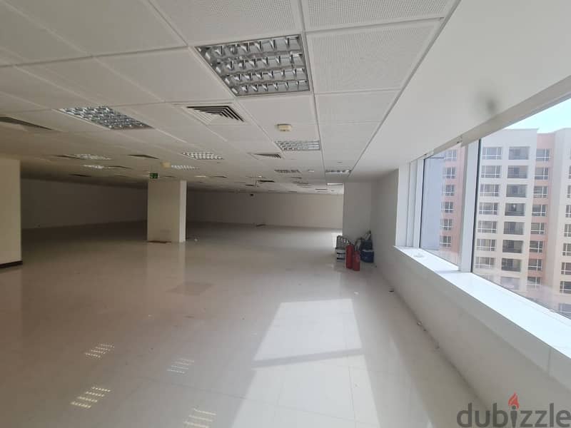 ADC804**Beautiful spacious office in Ghubra Overlooking Sultan Qabous 5