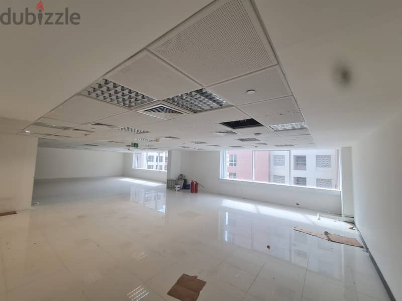 ADC804**Beautiful spacious office in Ghubra Overlooking Sultan Qabous 7