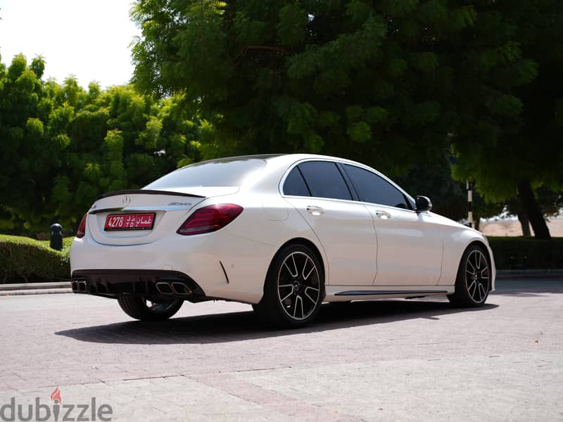 MERCEDES C300 available for rent : 40 rial 1