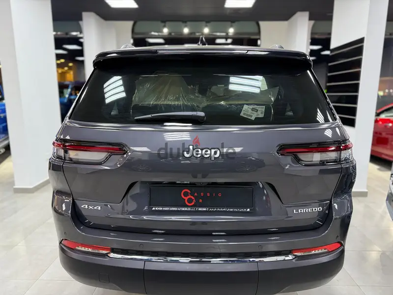 Jeep Laredo 202565575111247489125