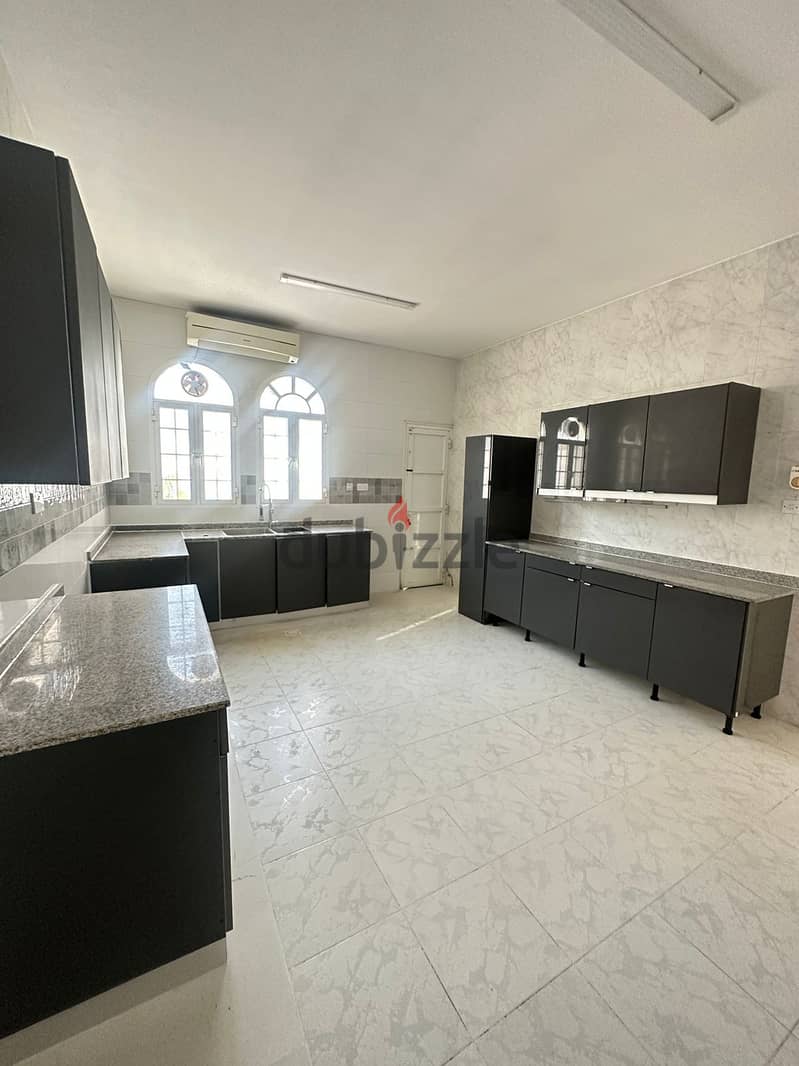Villa for rent in Qurum 9